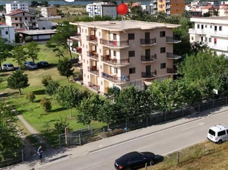 Hotel Kaci Velipoja Kültér fotó