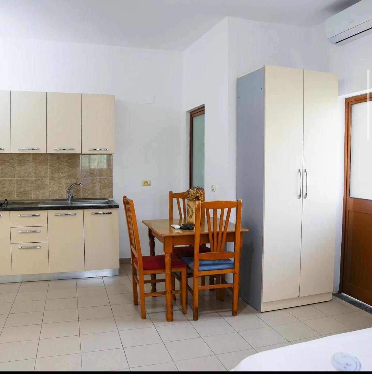 Hotel Kaci Velipoja Kültér fotó