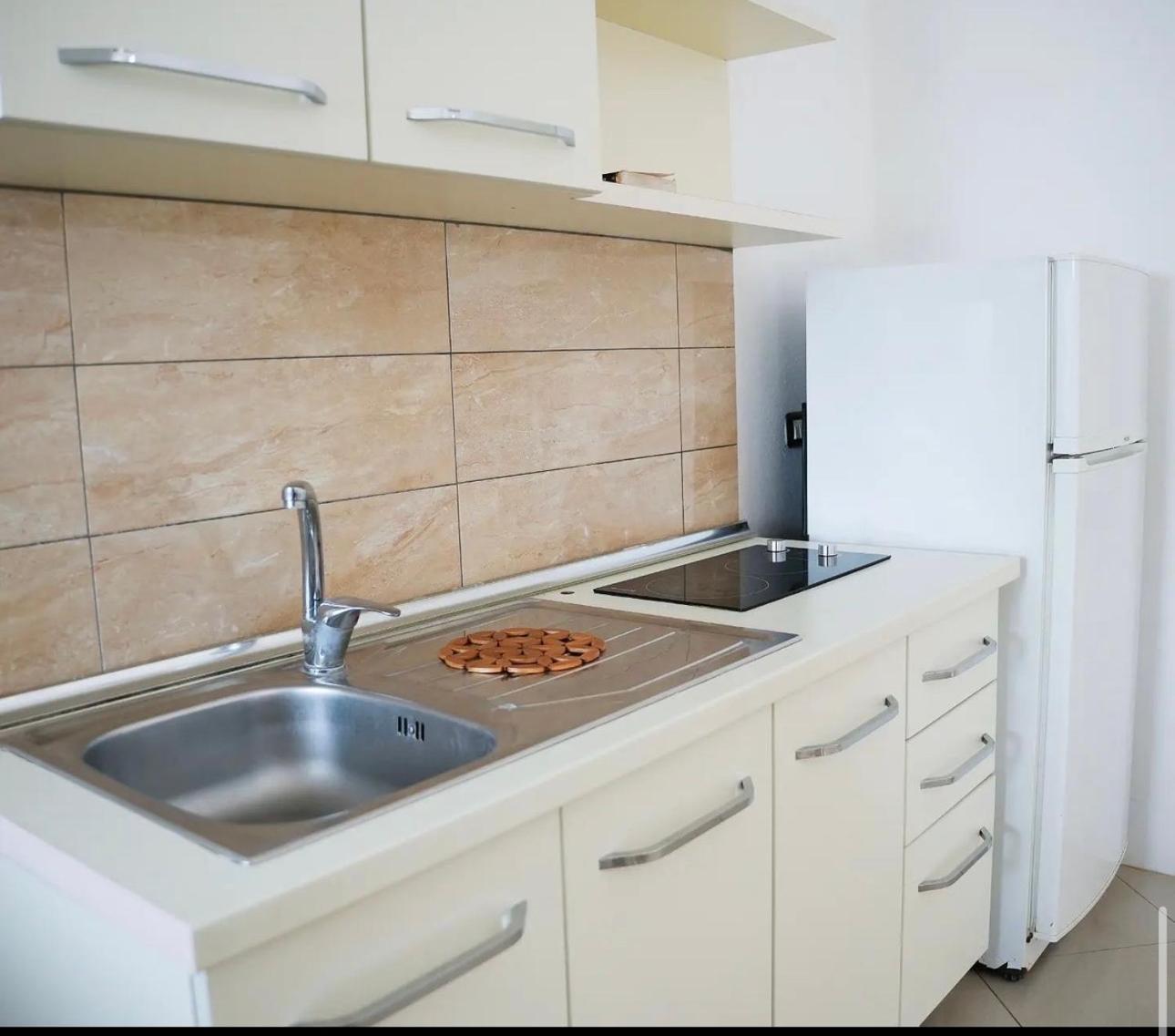 Hotel Kaci Velipoja Kültér fotó